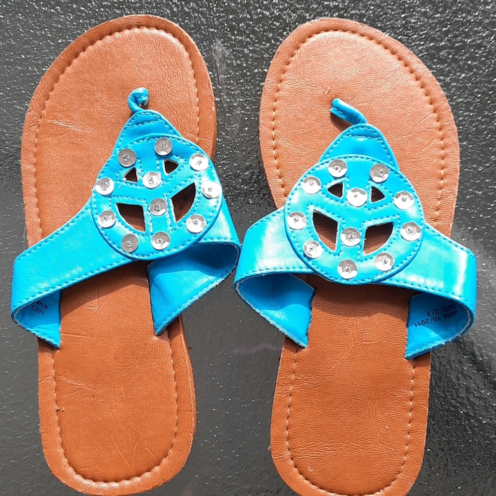 Girls sandals size 2/3